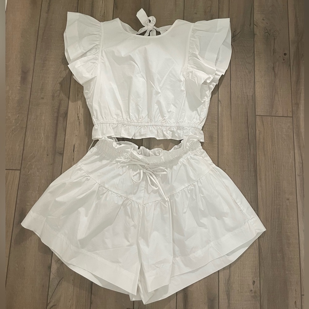 Source Unknown White Ruffle Sleeve Set